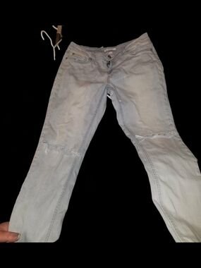 refuge Light Gray Skinny Jeans with Knee Distressing
